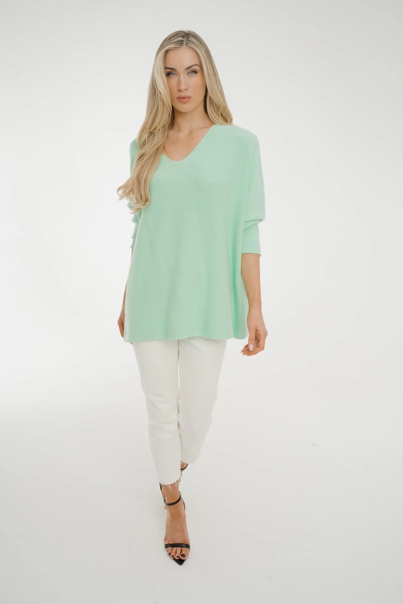 Amber V-Neck Jumper In Mint