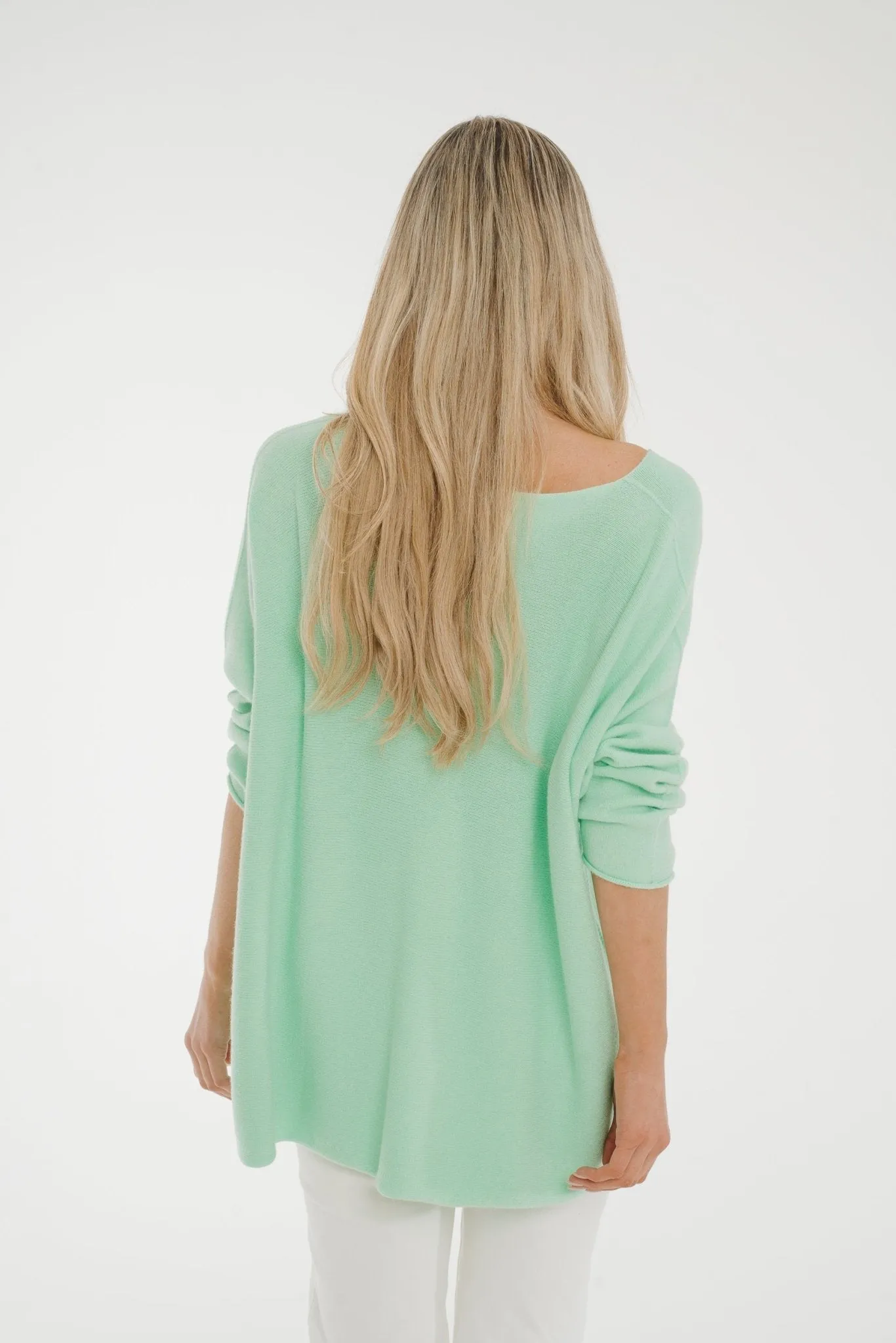 Amber V-Neck Jumper In Mint