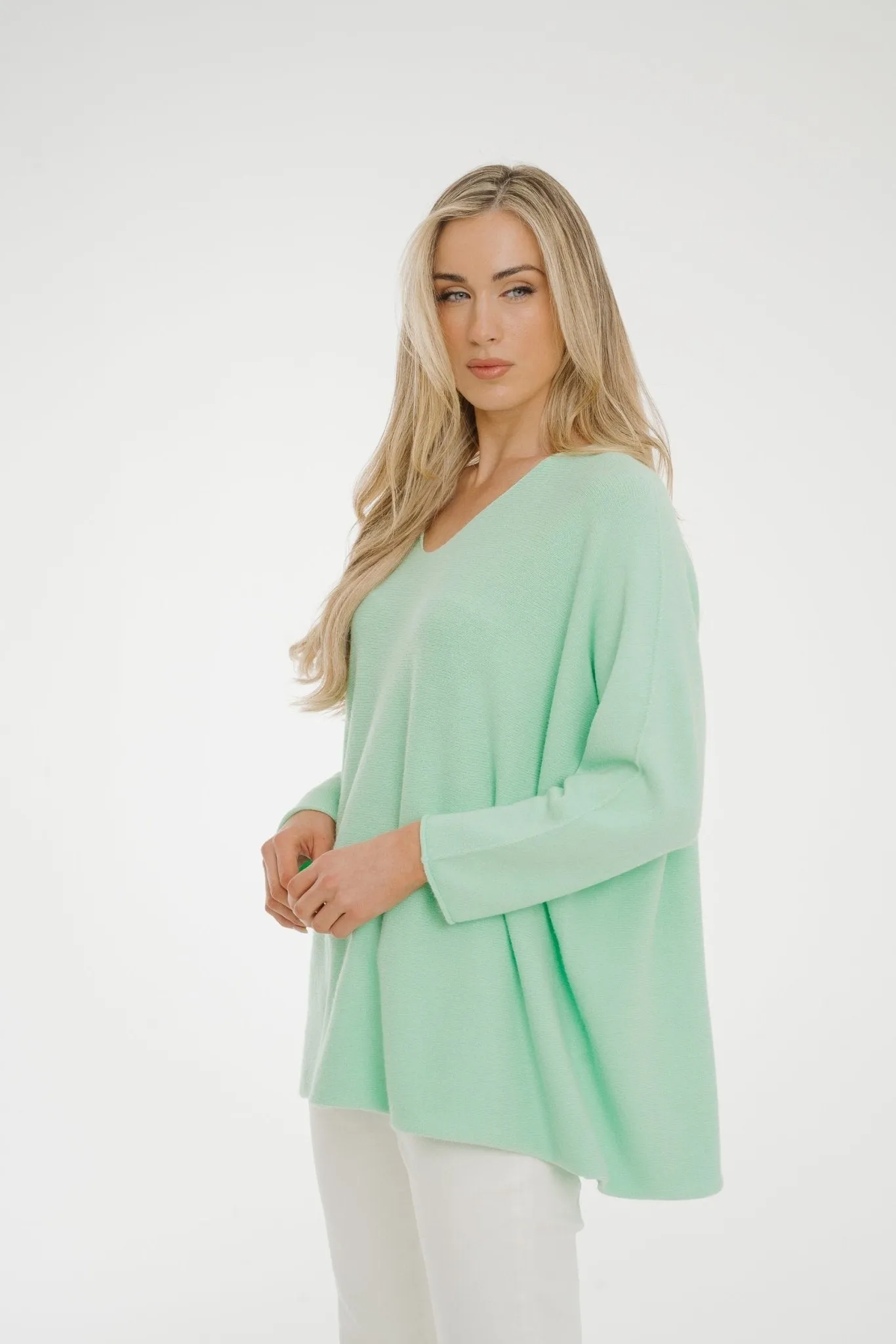 Amber V-Neck Jumper In Mint