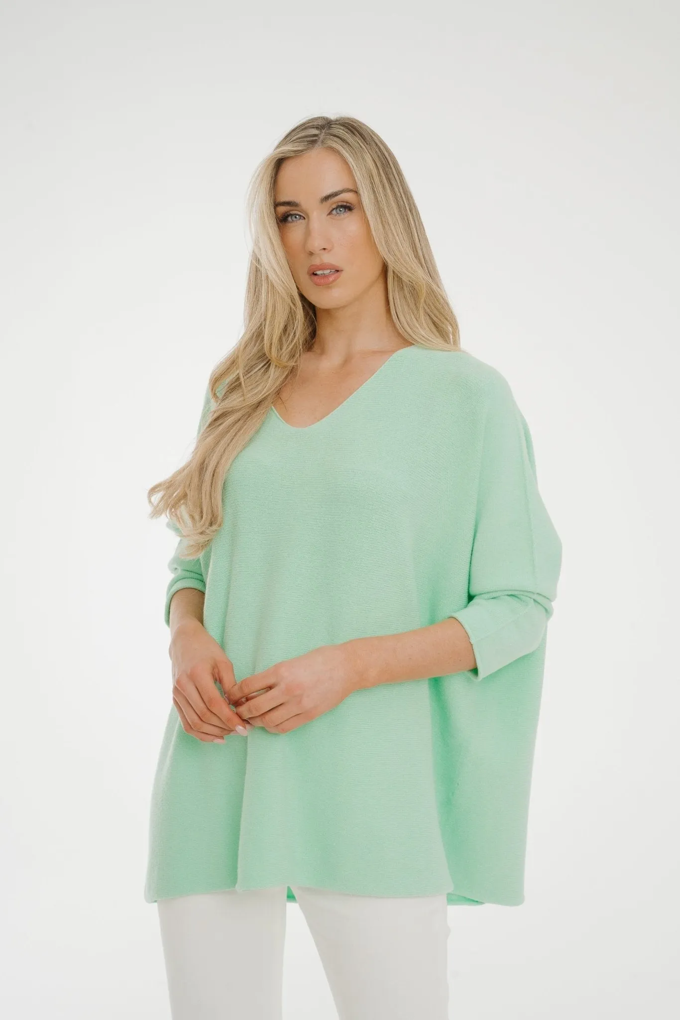 Amber V-Neck Jumper In Mint