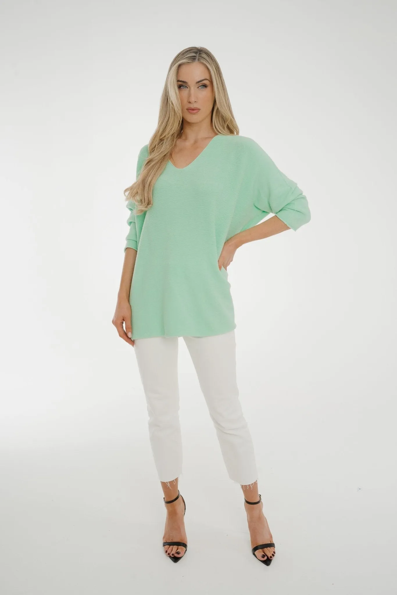 Amber V-Neck Jumper In Mint