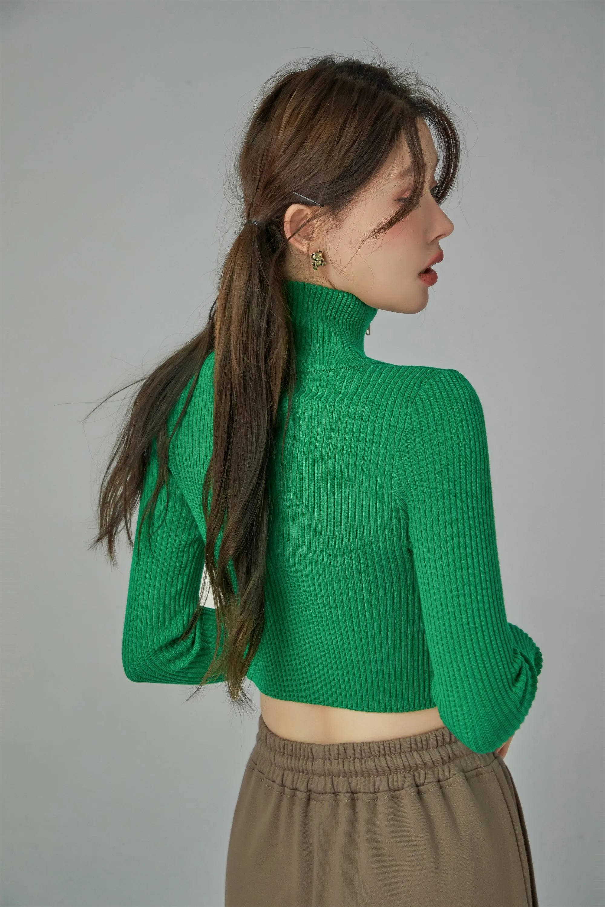 Chuu Girl Slim Crop Cardigan