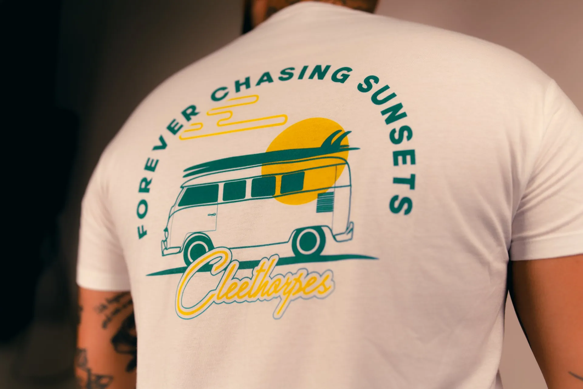 CLEETHOPRES CAMPER T-SHIRT