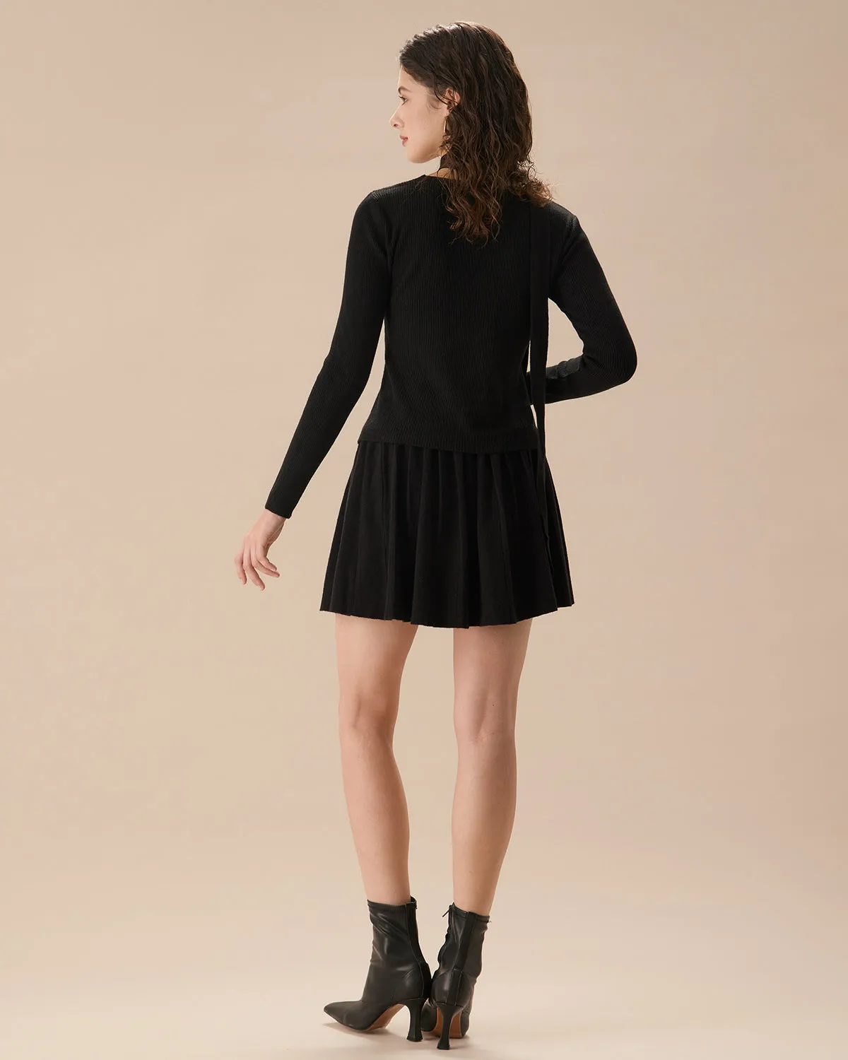 Women's Black Knit Pleated A-line Mini Skirt